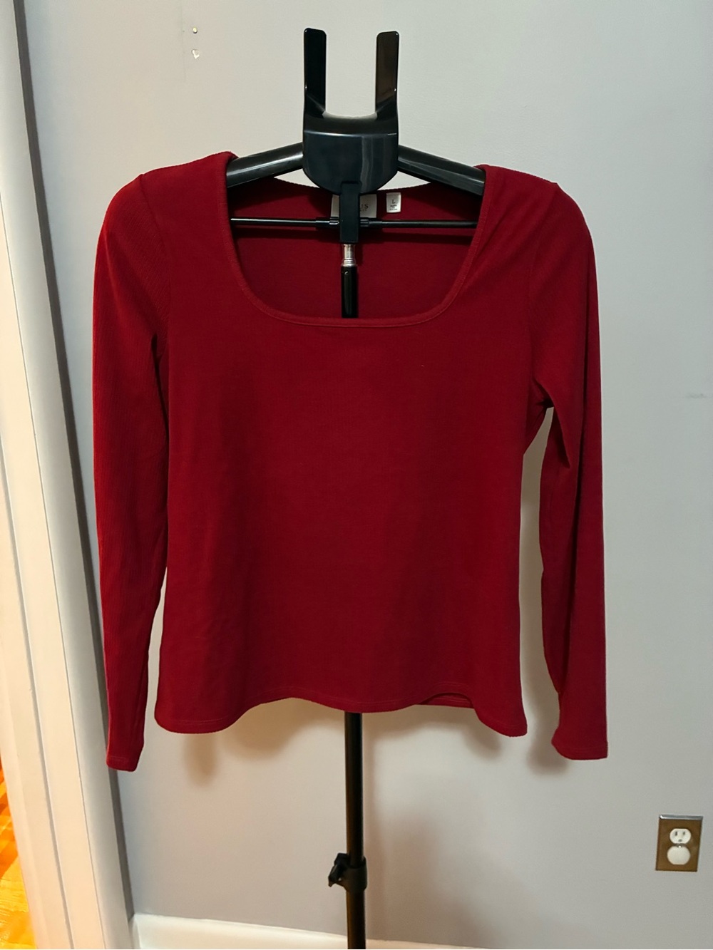 Women’s Long-Sleeve Scoop Neck Top